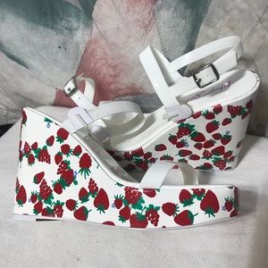 NEW Betsey Johnson Landry Berry Print Wedge Sandal size 9.5 *